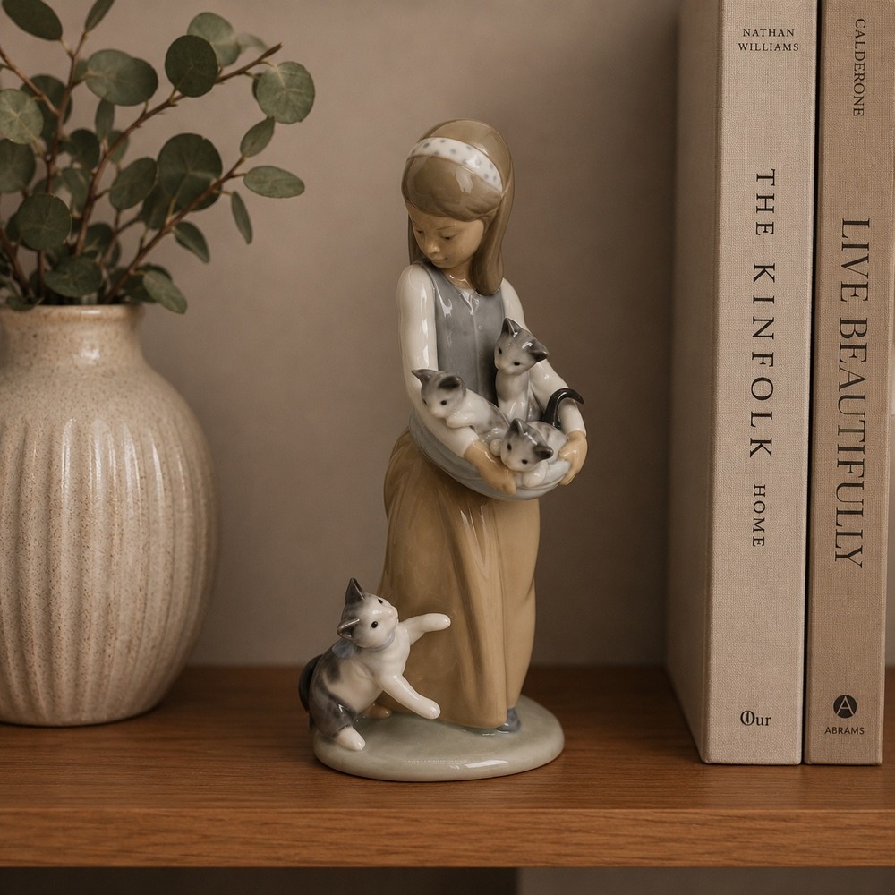 Lladro Figurine "Following Her Cats" 1309 Porcelain Spain 1983 Retired